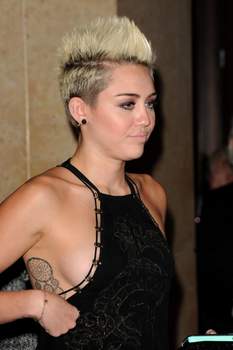 Miley Cyrus_Update-q2jt8gudbi.jpg