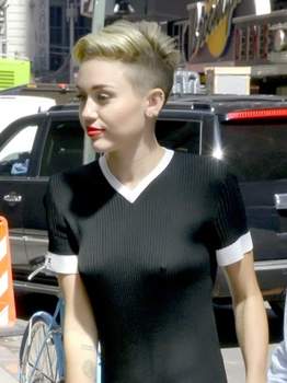 Miley-Cyrus_Update-p2jt8h6jxc.jpg