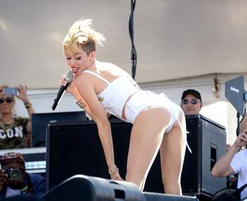 Miley Cyrus_Updatea2jt8hxrte.jpg