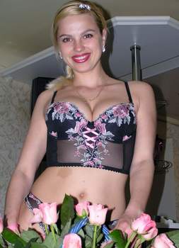 Nice Russian wife poses for usu34v4timk4.jpg