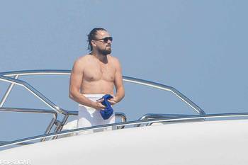 19536240_Leonardo-DiCaprio-Shirtless-Ton
