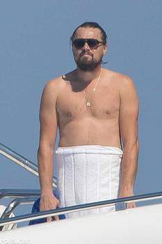 19536242_Leonardo-DiCaprio-Shirtless-Ton