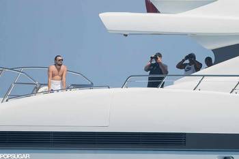 19536244_Leonardo-DiCaprio-Shirtless-Ton